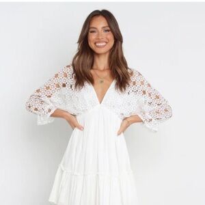 Petal & Pup Carrie Maxi Dress.           12